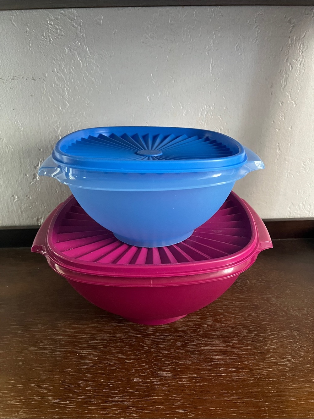 Tupperware Blue and Pink Nesting press and seal Bowls with Lids